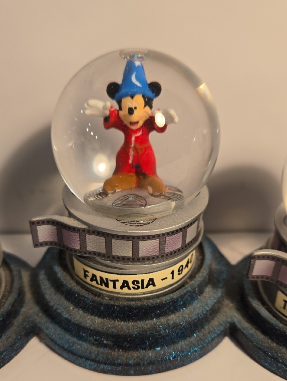 Mickey Mouse Through the Years ceramic gift set MIB Disneyland Resort 3 globes - Picture 3 of 7
